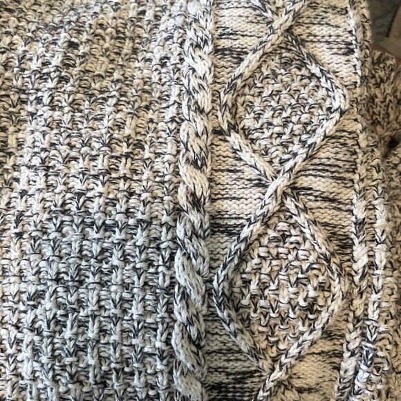 Cabincore Cozy Gap Women’s Cable Knit ChunkyTurtleneck Sweater Black White XS - Picture 6 of 6